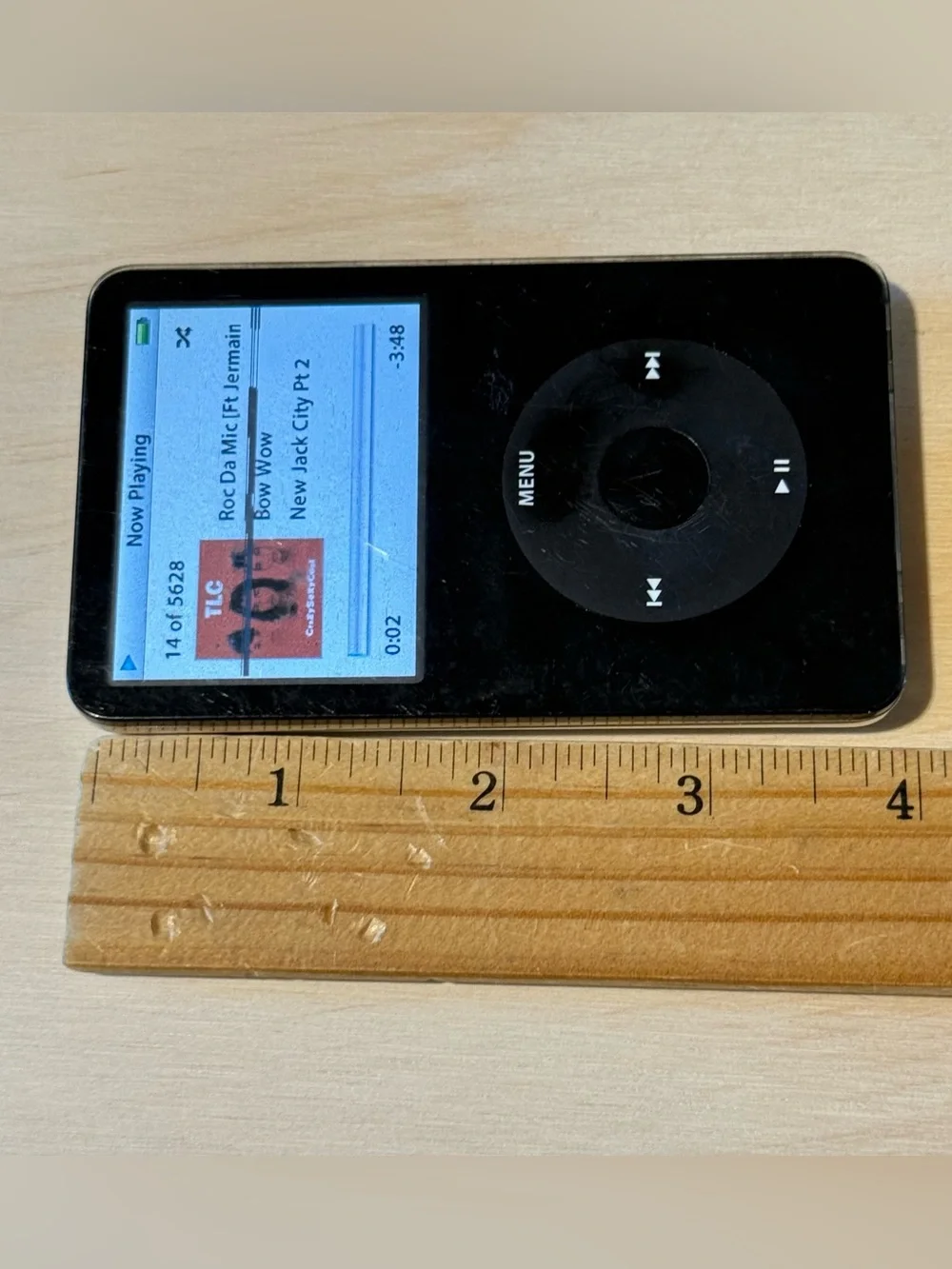 iPod Model:A1136 5thGen 30GB Wht Tested Great Bat 10-12hr w/5628-Song-Char Read